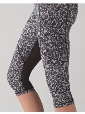 Lululemon Outrun 17" Crop Legging Mini Cinder Lace Size 10